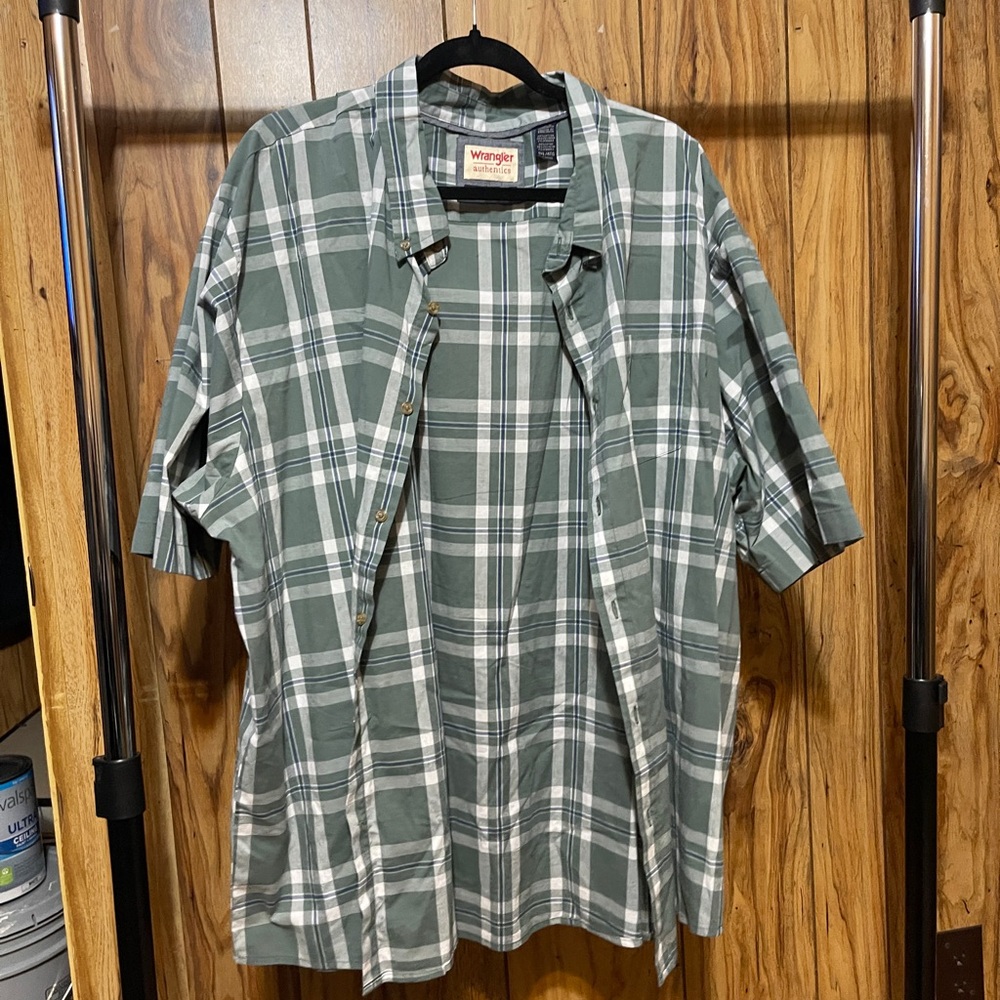 Wrangler Authentics Men's Casual Green, Blue, and White Plaid Shirt 4xl